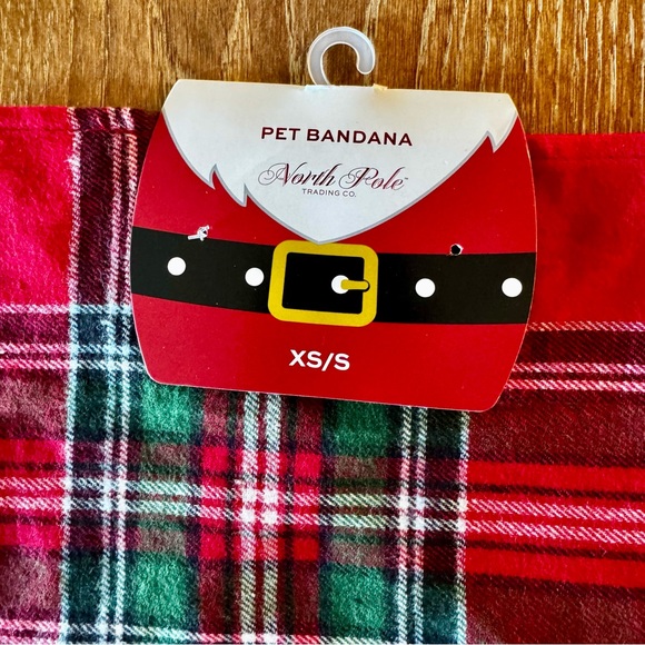 NWT 1 set of 2 red plaid dog bandanas XS / S - Picture 3 of 10